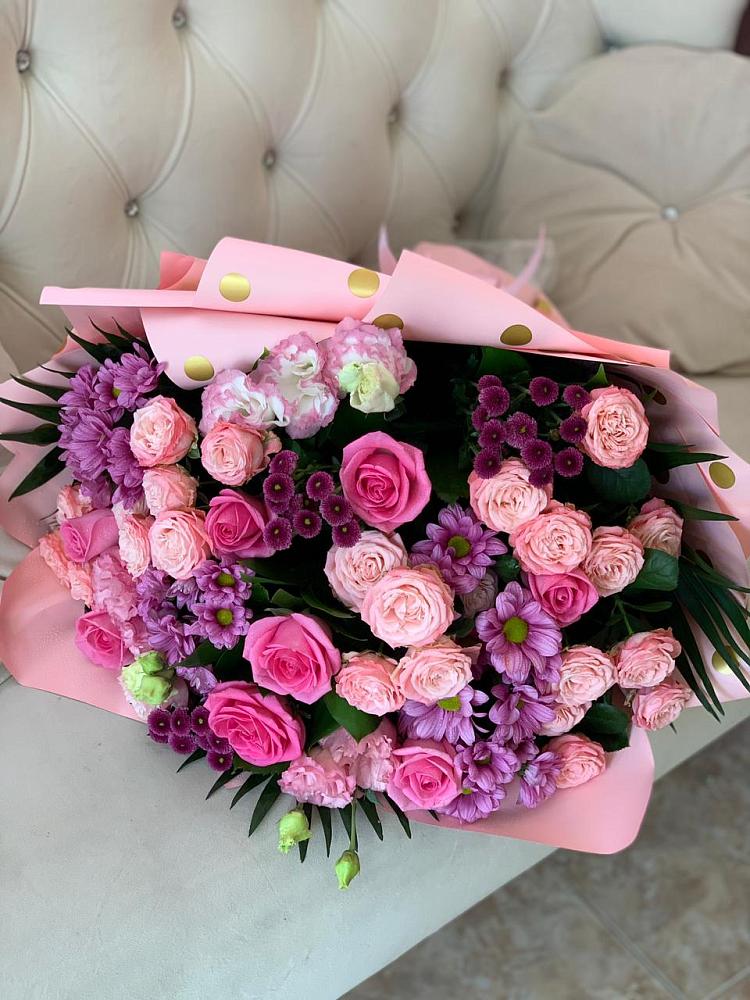 Букет цветов из: Хризантемы, Розы и Лизиантусы в Новоживотинном