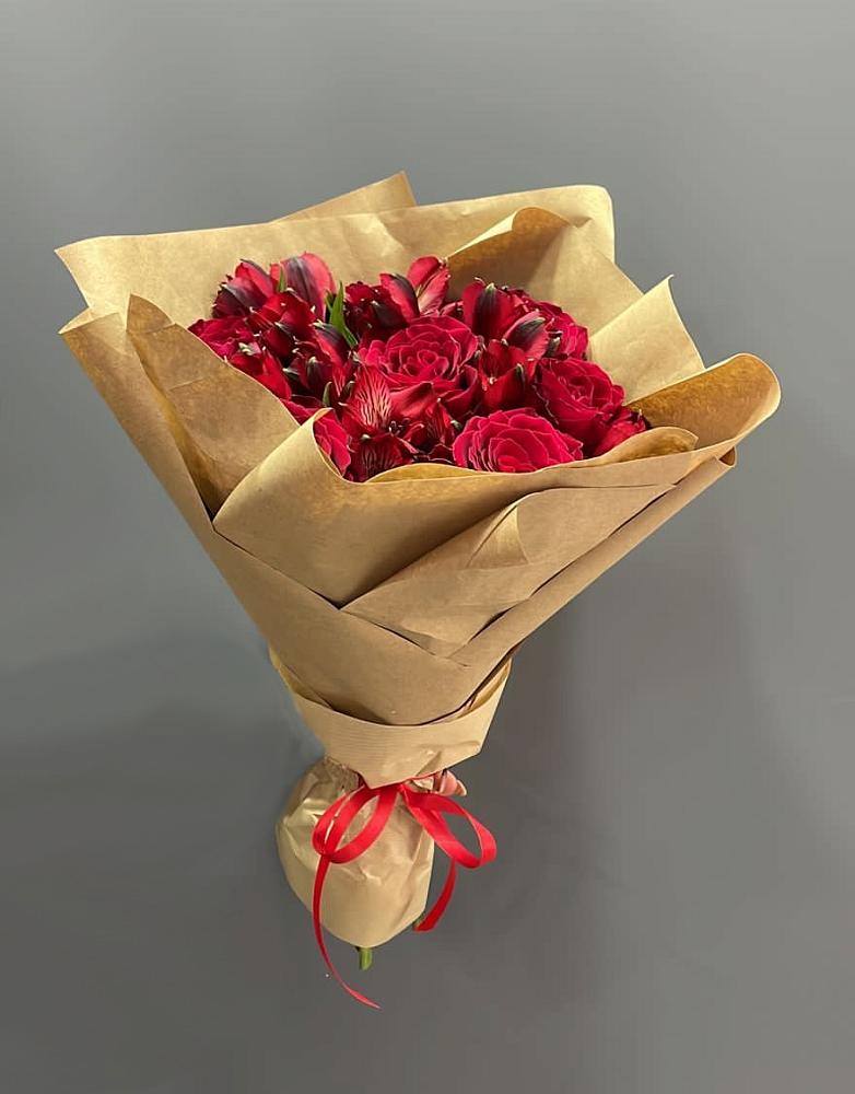 Букет цветов из: Альстромерии и Розы в Новоживотинном