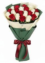 Букет Микс из красных и белых роз в Новоживотинном
