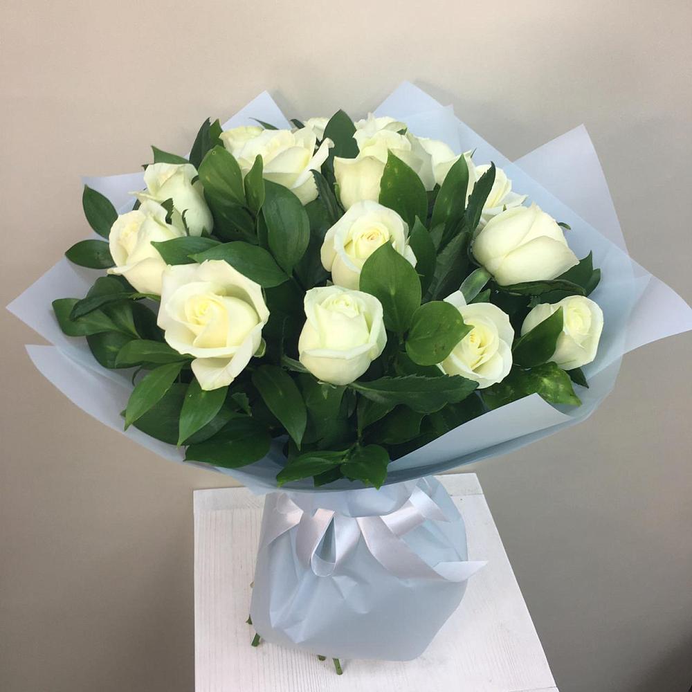 Букет 15 Белых роз Проуд в Новоживотинном