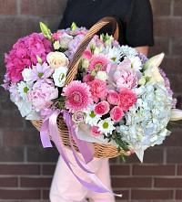 Композиция солнечный день в Новоживотинном Цветочная композиция из Розы, Хризантемы, Пионы и Лизиантусы в корзине в Новоживотинном