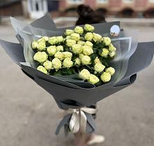 Букет Белые кустовые розы Солинеро в Новоживотинном