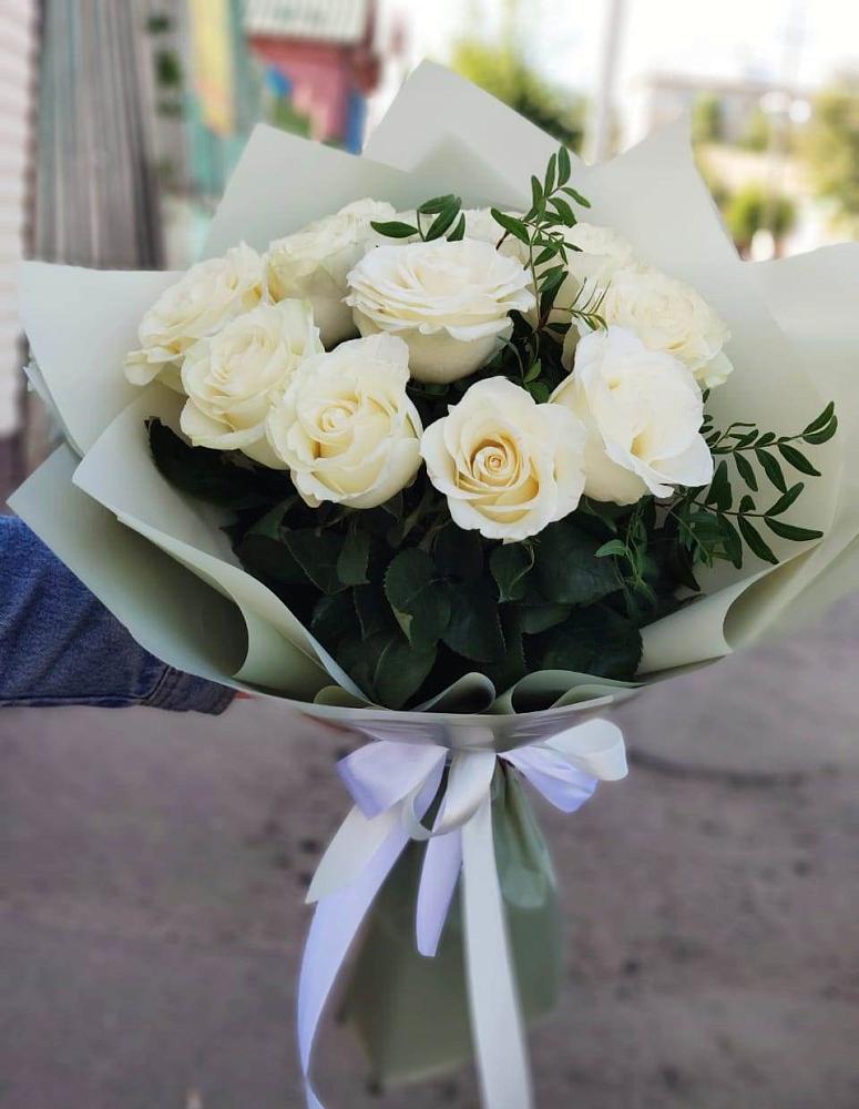Букет Белые розы Проуд в Новоживотинном