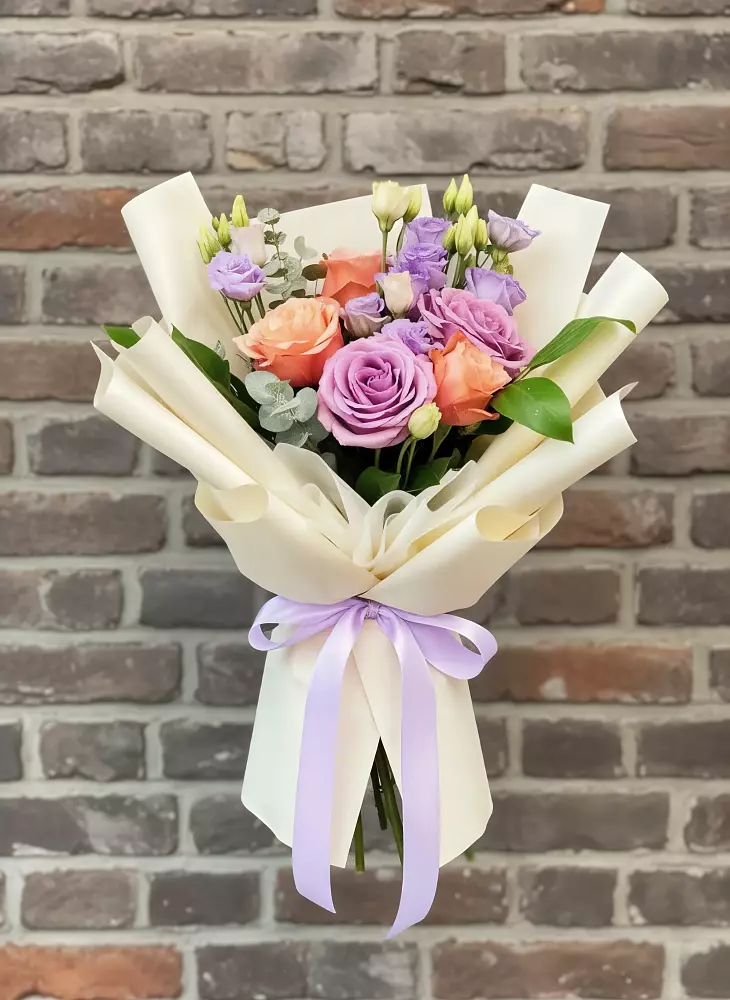 Букет цветов из: Лизиантусы и Розы в Новоживотинном