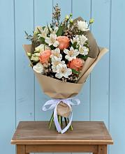 Букет цветов из:  Альстромерии, Лизиантусы, Розы и Хризантемы в Новоживотинном