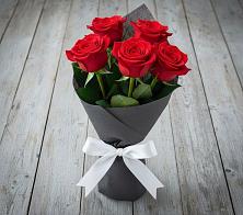 Букет 5 Красных роз Эдлесс Лав в Новоживотинном