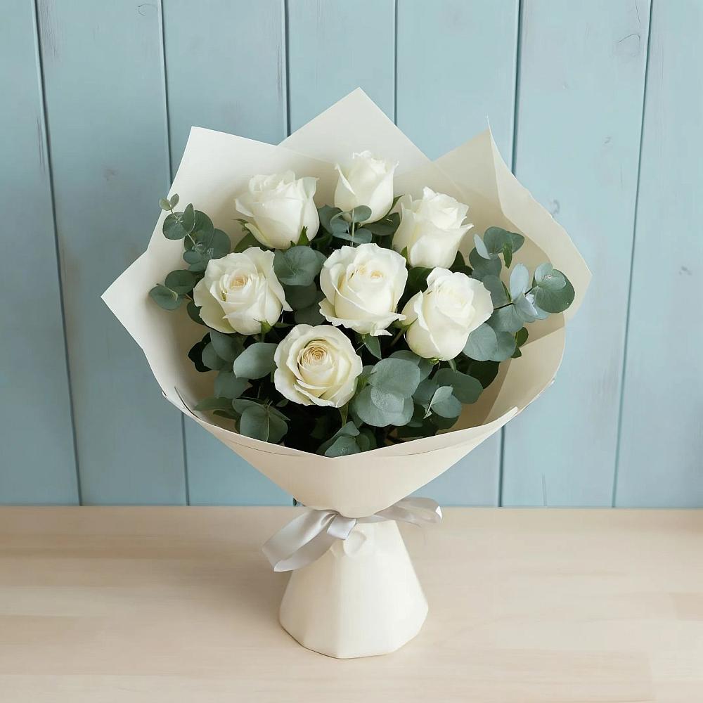 Букет Белые розы в Эвкалипте в Новоживотинном
