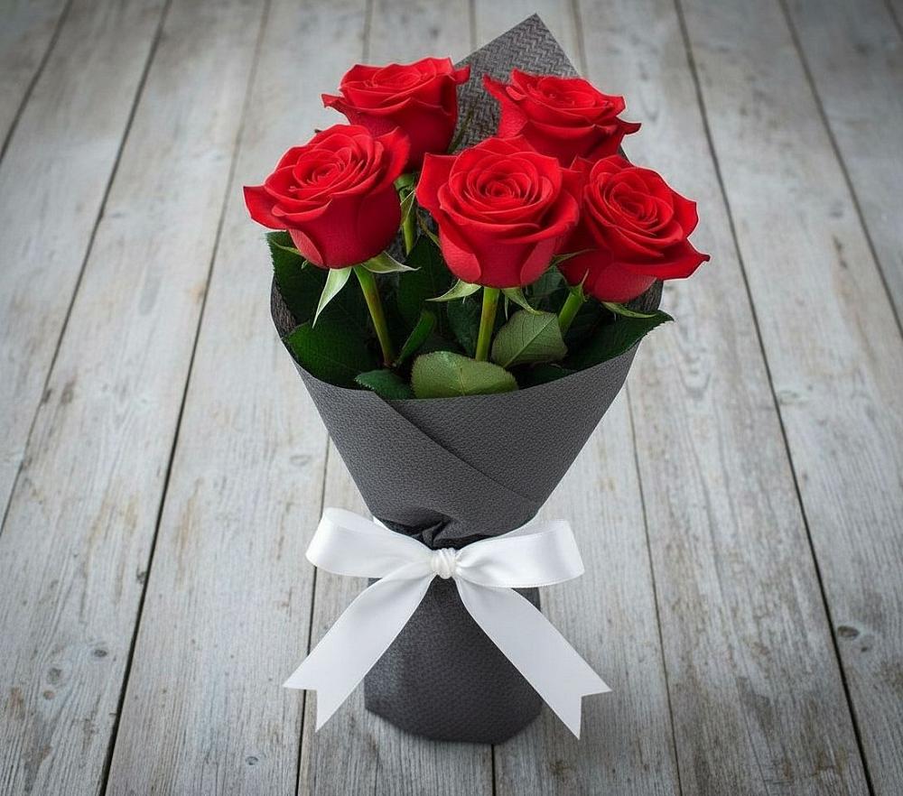 Букет 5 Красных роз Эдлесс Лав в Новоживотинном