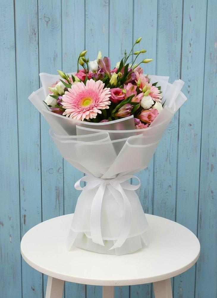 Букет цветов из: Герберы, Альстромерии и Лизиантусы в Новоживотинном