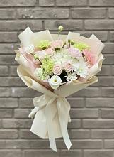 Букет цветов из:  Гвоздики, Розы, Лизиантусы и Хризантемы #REPLACE_PRED# Новоживотинном