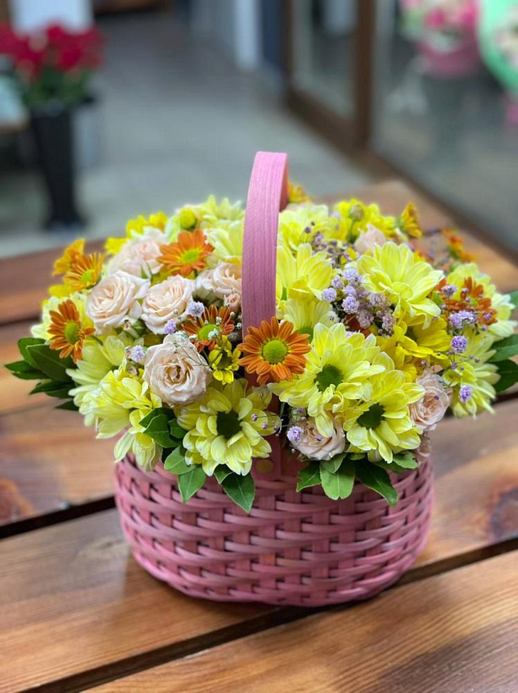 Цветочная композиция из Хризантемы и Розы в корзине в Новоживотинном