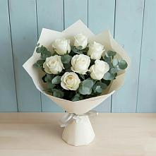Букет Белые розы в Эвкалипте в Новоживотинном