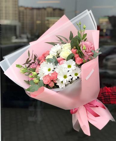 Букет цветов из: Розы, Лизиантусы и Хризантемы в Новоживотинном